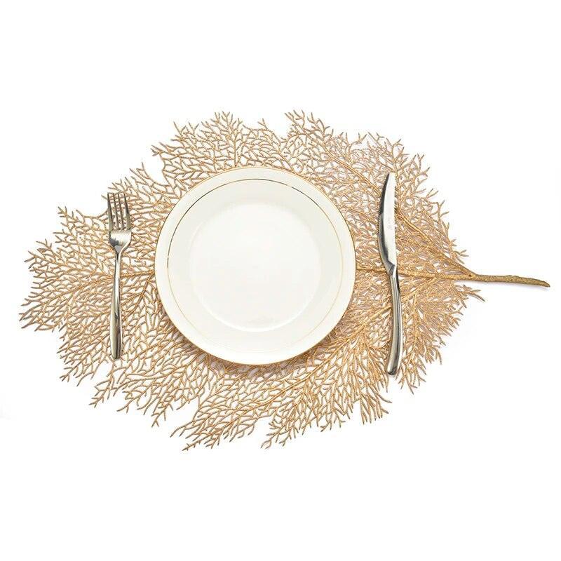 Chic Golden Leaf Dining Mat: Elegant Heat-Resistant Table Protector & Stylish Accent